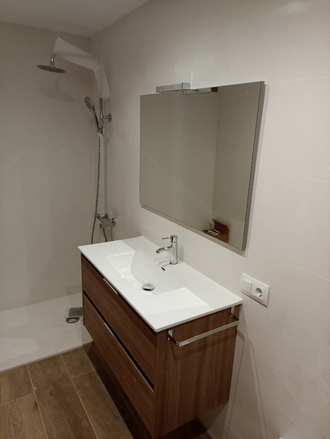 Baño reformado en Torre de Claramunt, acabado de calidad