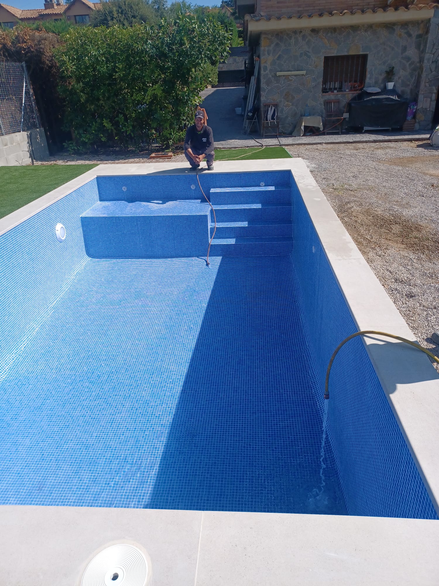 Piscina terminada en Can Parellada, reforma completa