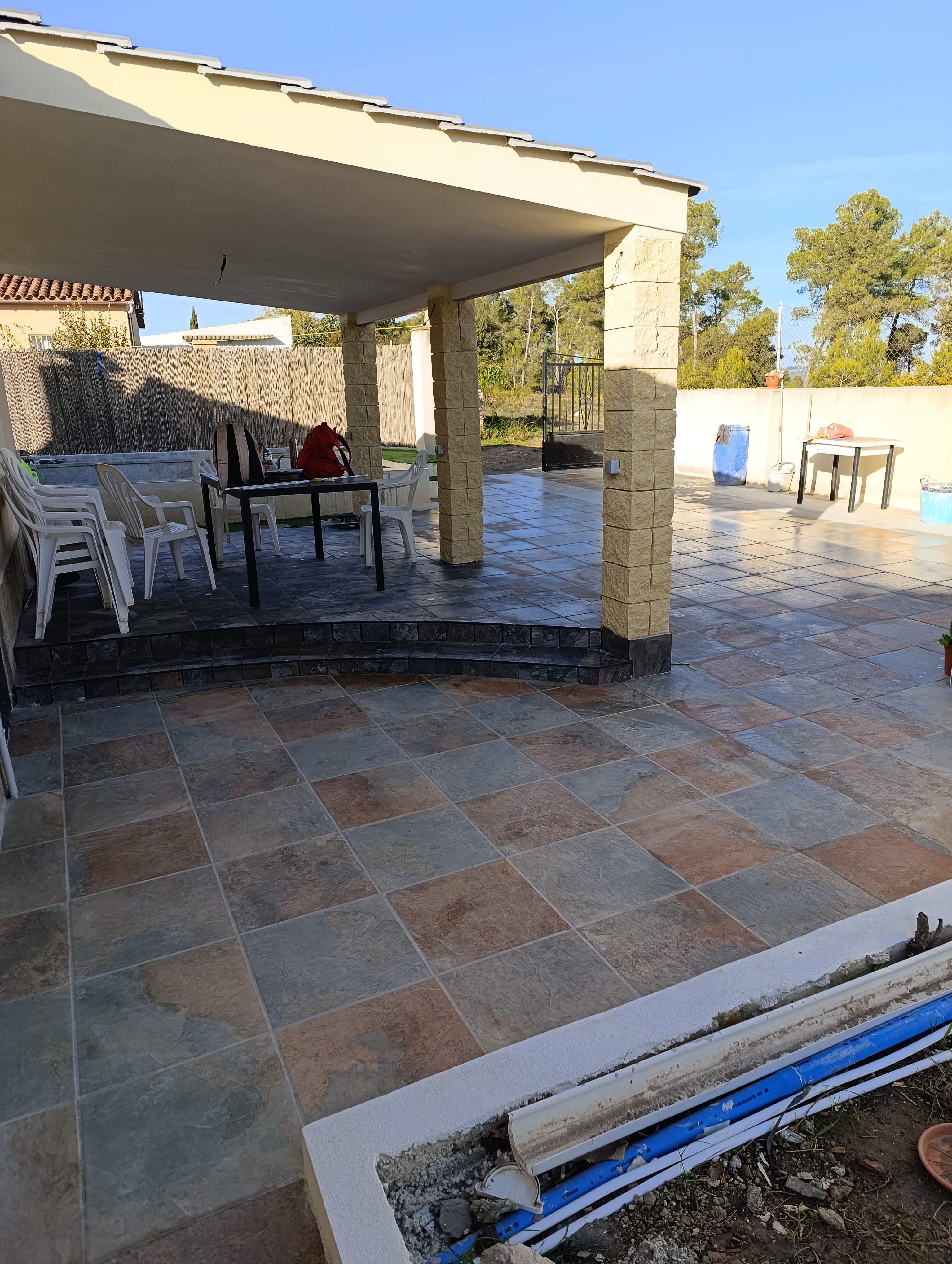 Porche construido en Les Pinedes, obra nueva